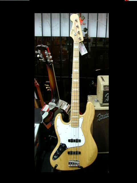 ~SOLD~Fender 2002 lefty '75 Jazz Bass.